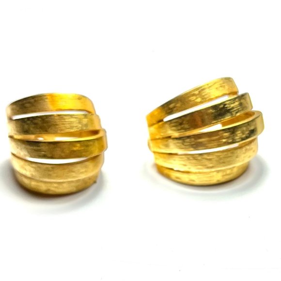 FO signed FO vintage chunky clip-on earrings in gold tone. - Picture 1 of 3